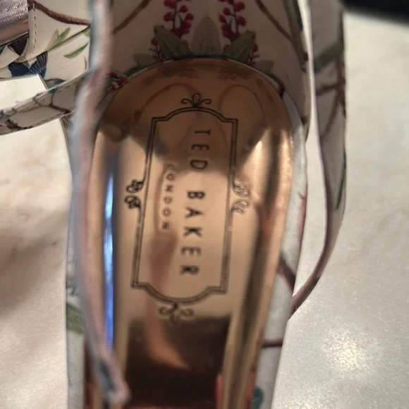 Ted Baker Floral Women's Sandals - Cream and Rose Gold. New, never worn. 4” hee - Picture 4 of 6